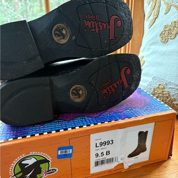 Justin Gypsy Boots Black Leather Cowboy Boots. - Picture 5 of 7